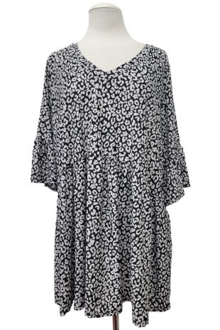 100 PSS {Fierce Style} Black Animal Print V-Neck Top EXTENDED PLUS SIZE 3X 4X 5X - Image 2