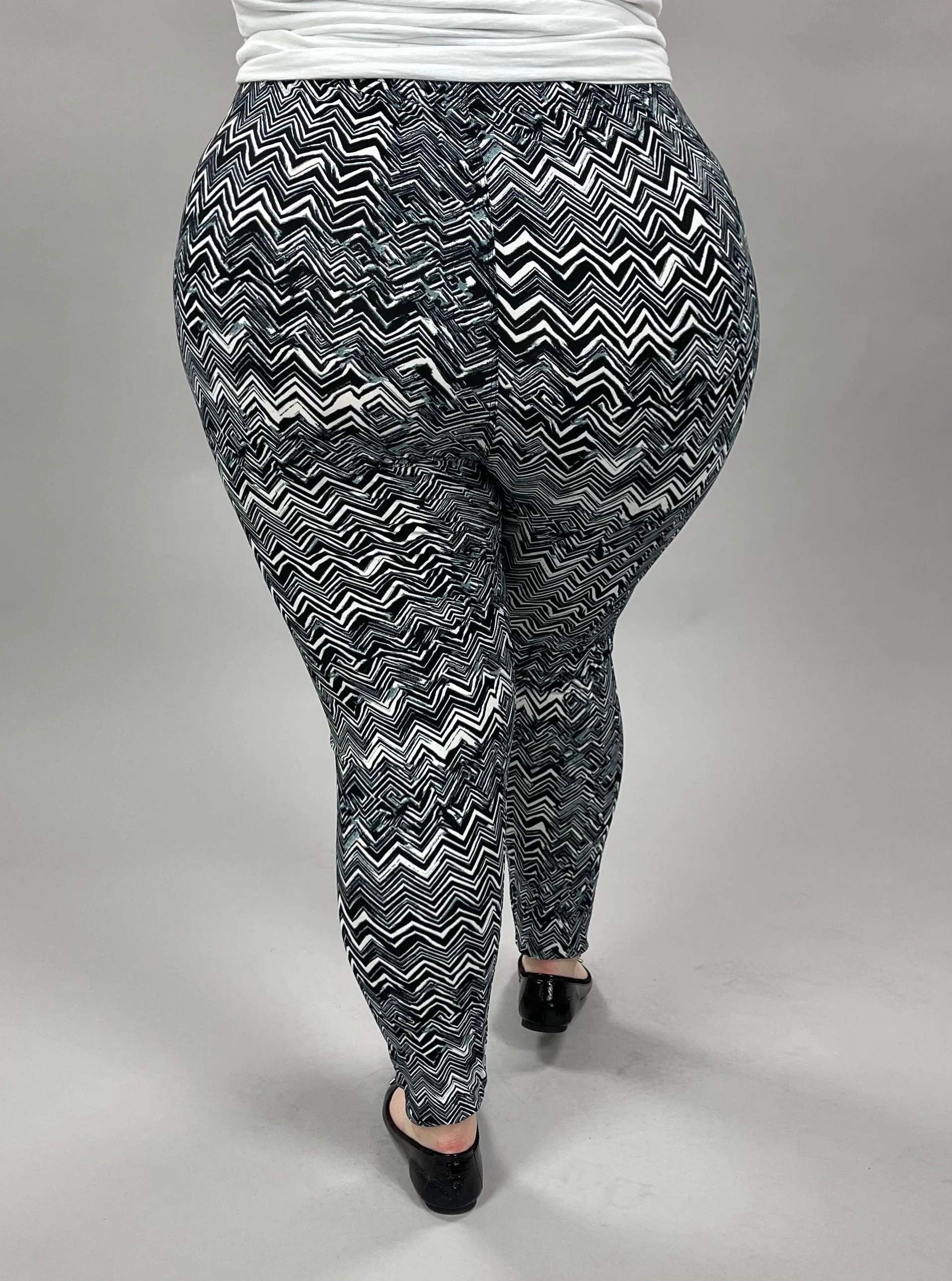 LEG-38 {Zigzagging Away} Black Zigzag Print Leggings EXTENDED PLUS SIZE 3X/5X - Image 3